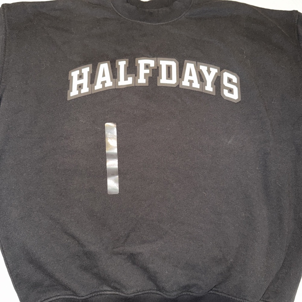 Half Days Ski Club Black Crew Neck Sweatshirt Oversized Unisex Sz XS (1)